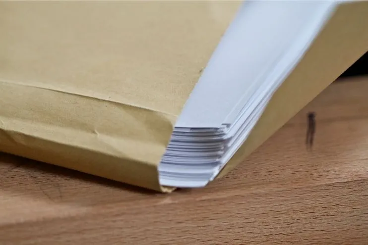 manila folder with divorce papers